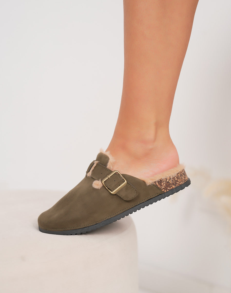 Mules kaki fourrées avec sangle décorative