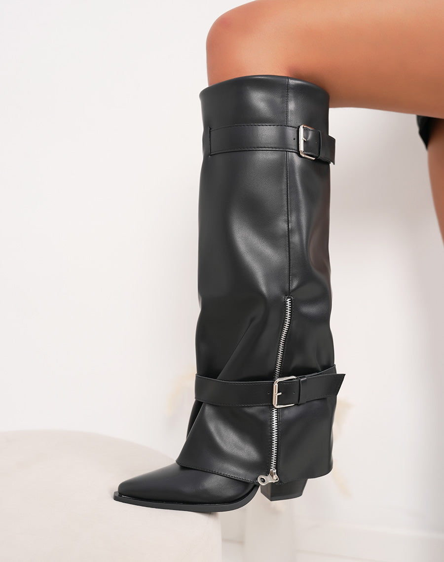 Bottes noires à talon biseauté, bout pointu et détails zippés