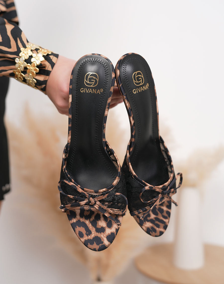 Mules femme léopard élégantes avec bride en dentelle noire et talon aiguille