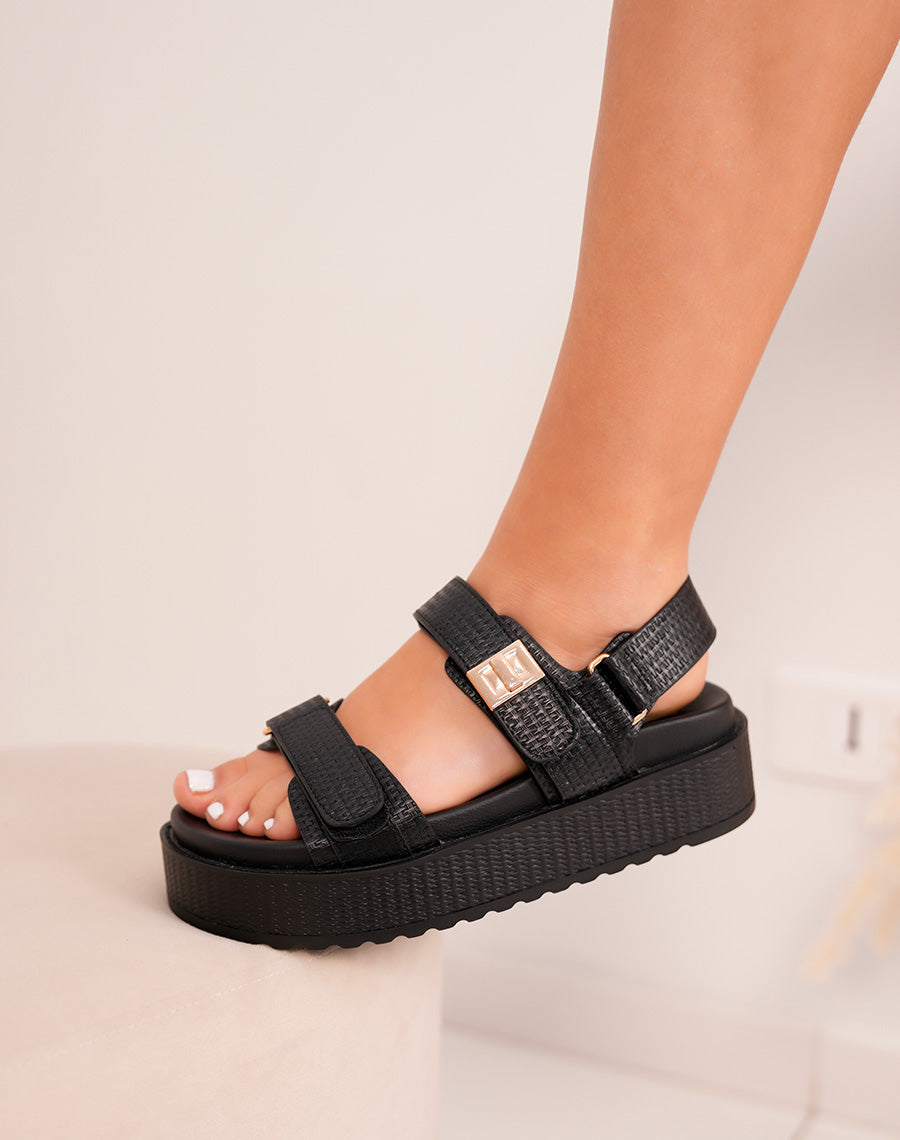 Black woman sandals woven with thick sole