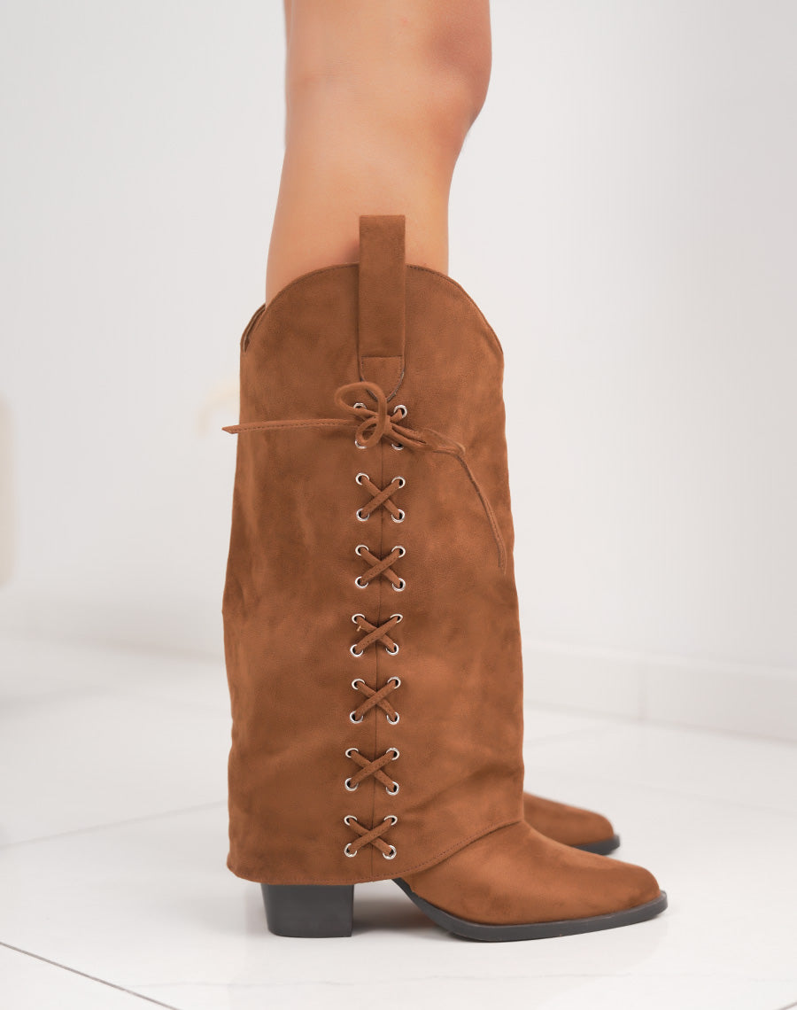 Bottes camel en suédine à lacets – Un style western revisité