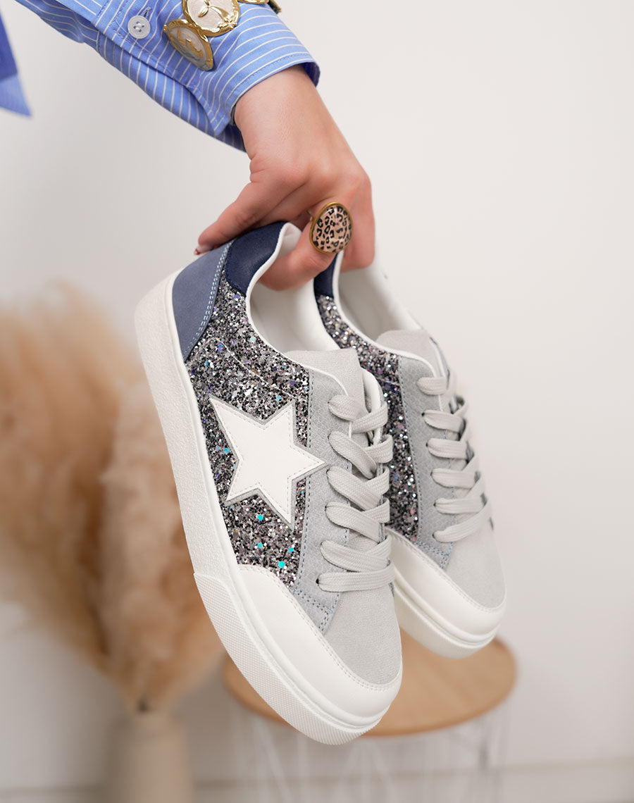 Basket femme bleue tendance à paillettes avec étoile blanche et détail bleu marine