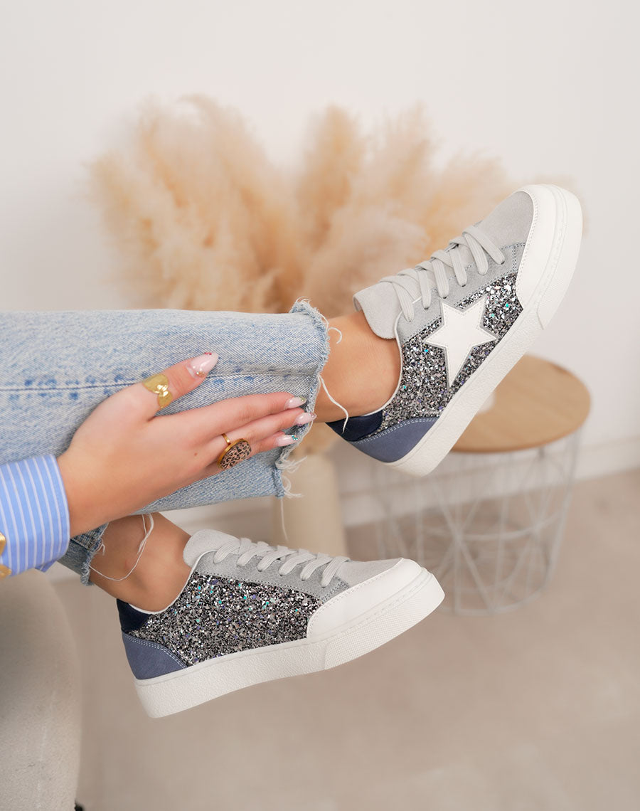 Basket femme bleue tendance à paillettes avec étoile blanche et détail bleu marine