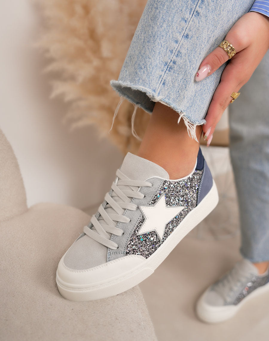 Basket femme bleue tendance à paillettes avec étoile blanche et détail bleu marine