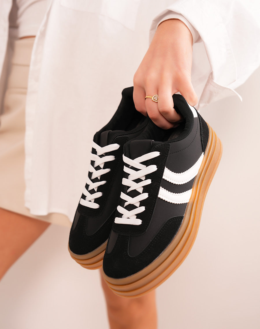 Baskets femme noires en suédine à lacets blancs et triple plateforme
