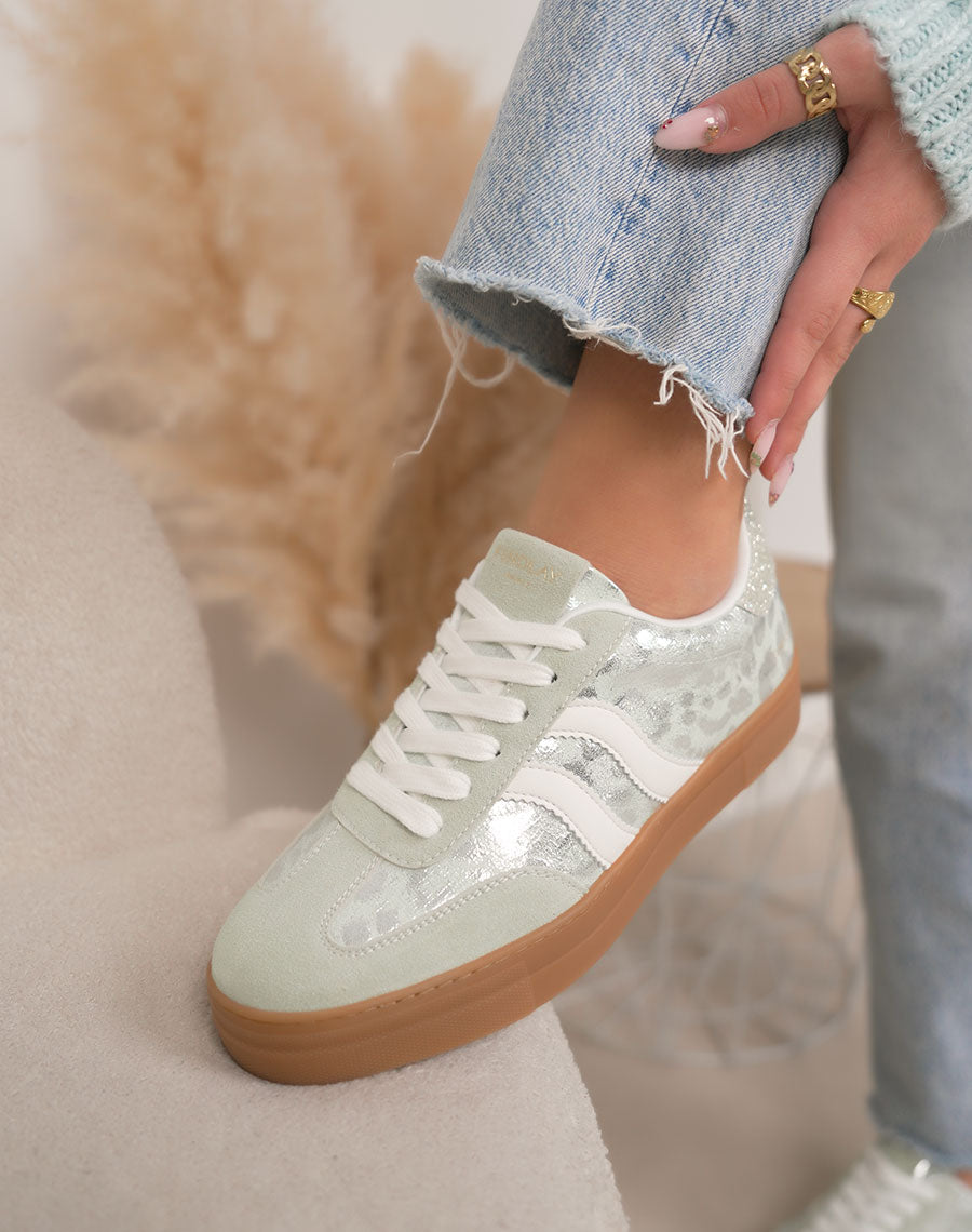 Basket femme vert pastel tendance à empiècements léopard et pailletés avec semelle camel