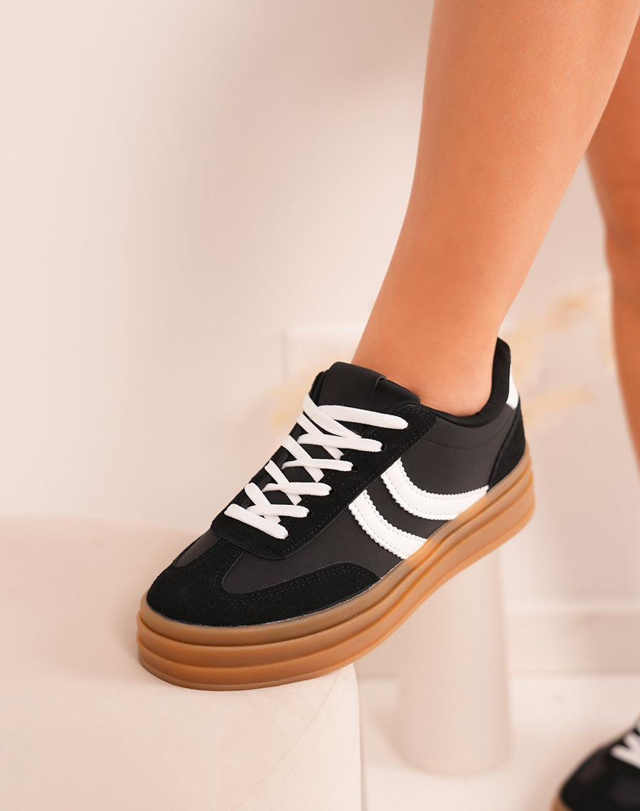 Baskets femme noires en suédine à lacets blancs et triple plateforme
