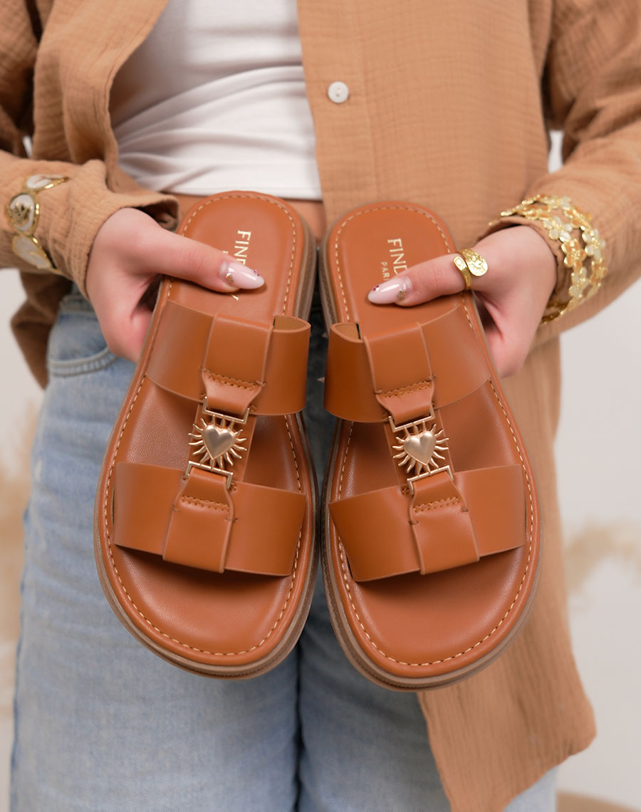 Mules femme camel tendance à plateforme avec bijou cœur