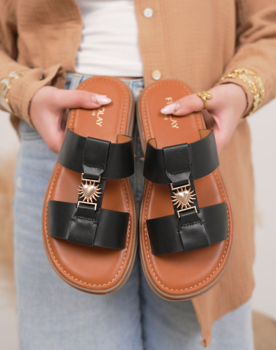Mules femme noire tendance à plateforme camel avec bijou cœur