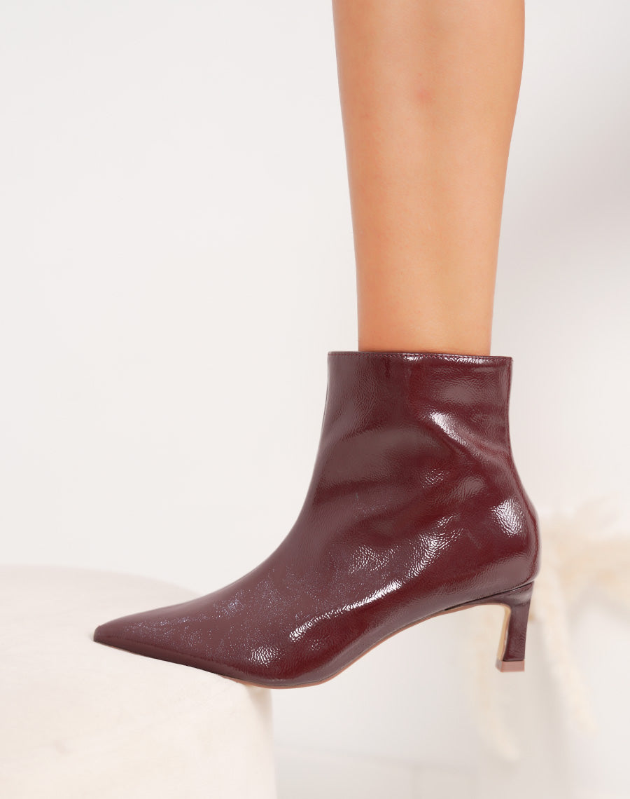 Bottines bordeaux vernies à petit talon aiguille