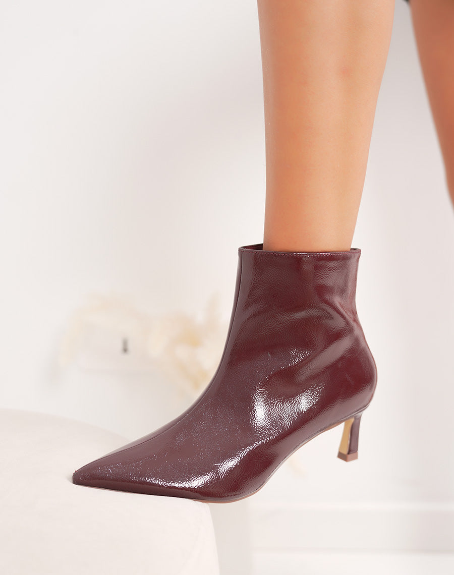 Bottines bordeaux vernies à petit talon aiguille