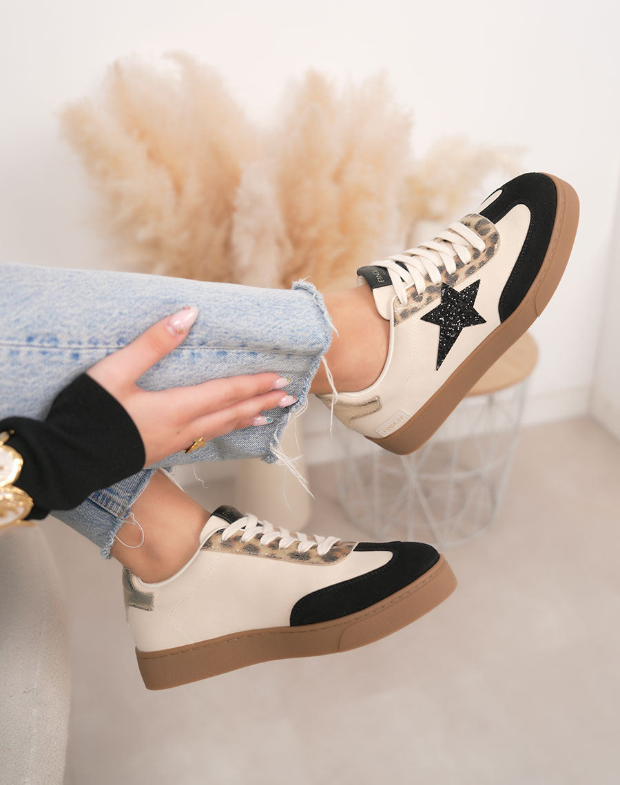 Basket femme noire et beige tendance à plateforme avec étoile pailletée et détail léopard