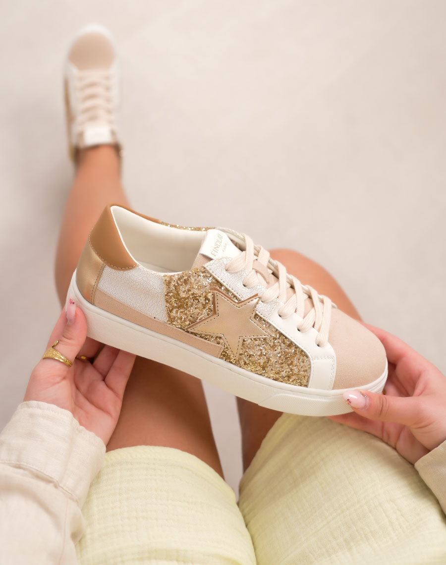 Basket femme beige tendance à paillettes dorées avec étoile blanche et lacets beige