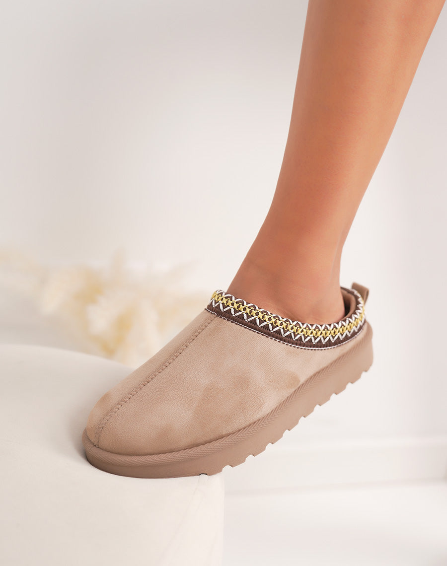 Mules femme taupe élégantes en suédine avec liseré marron et intérieur fourré