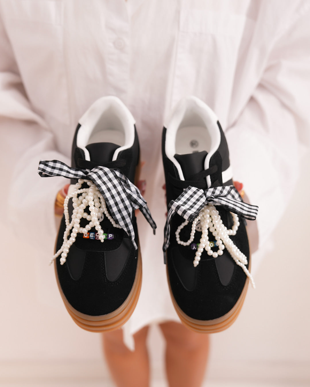 Basket noire femme avec triple semelle marron et lacets originaux