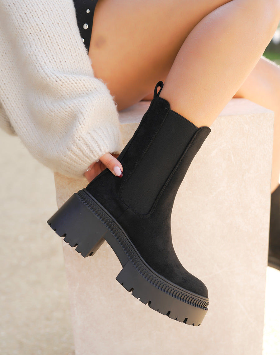 Bottines femme noires en suédine à plateforme et semelle crantée tendance