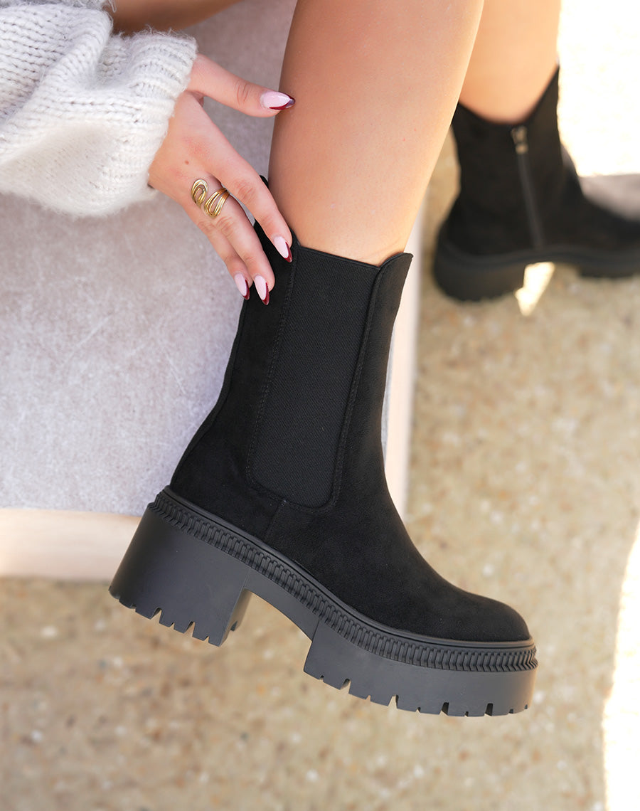 Bottines femme noires en suédine à plateforme et semelle crantée tendance