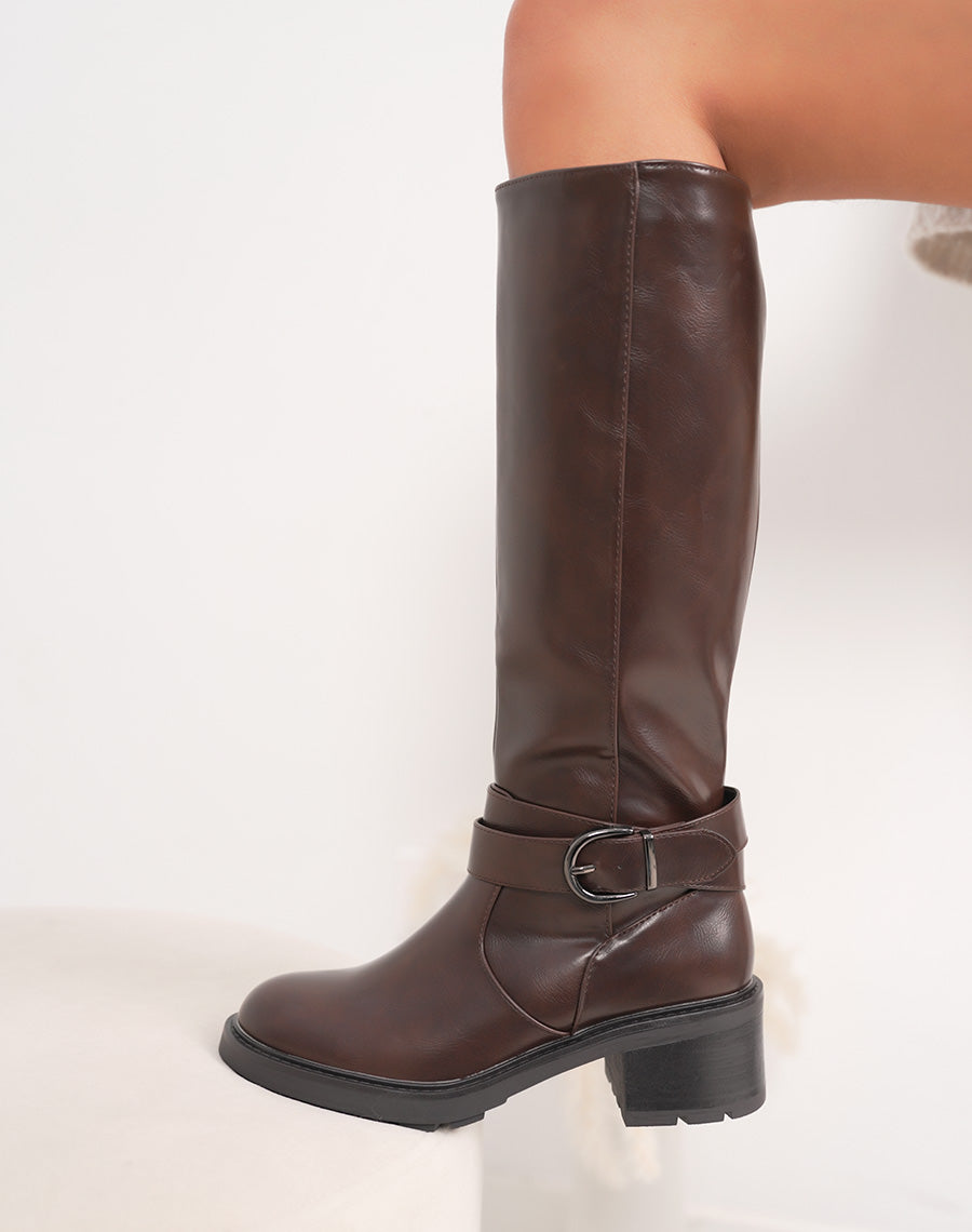 Bottes femme marron à petit talon avec double lanière et boucle argentée