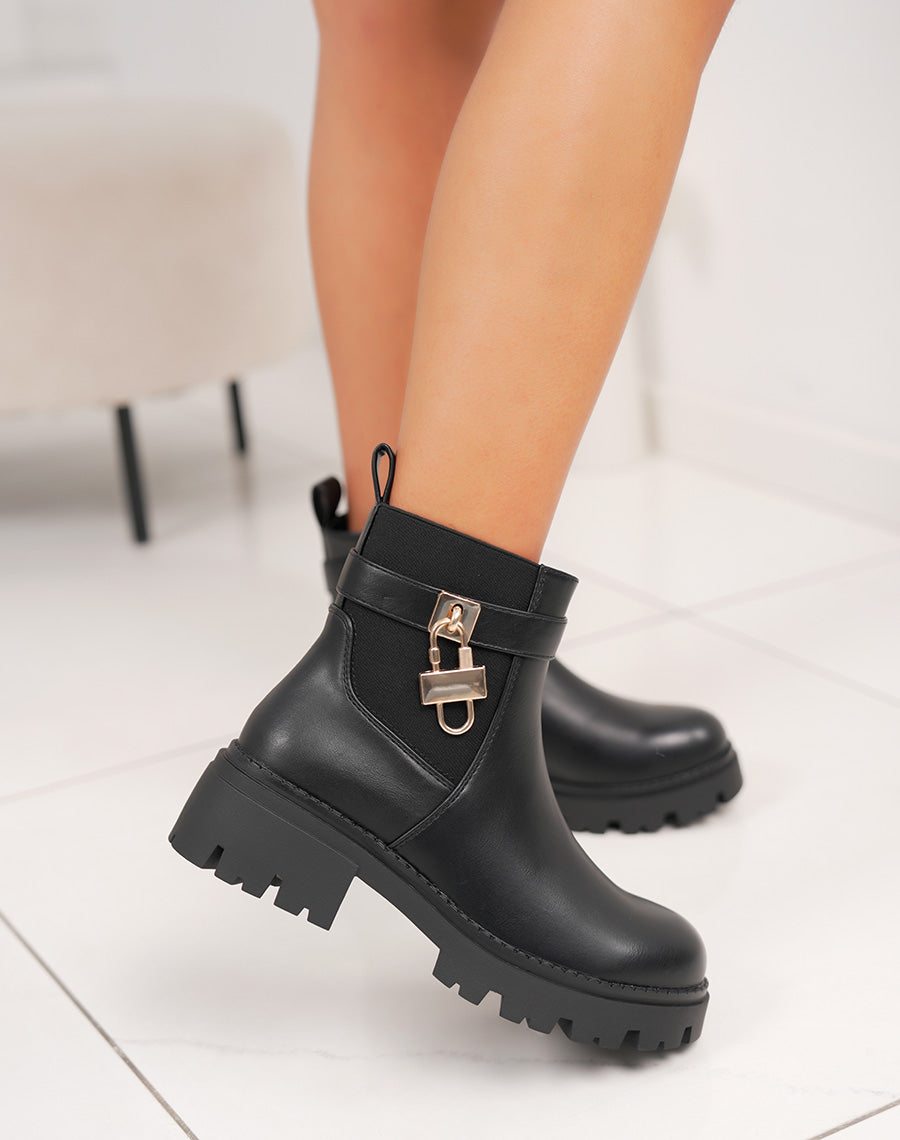 Bottines femme noires style chelsea à semelle crantée et détail cadenas doré
