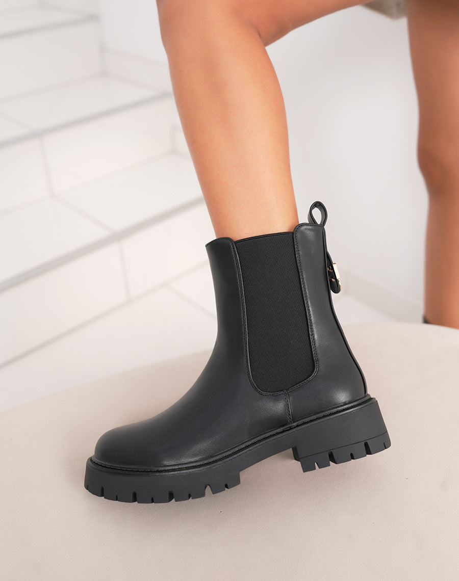 Bottines femme noires élégantes style chelsea avec boucle dorée et semelle crantée