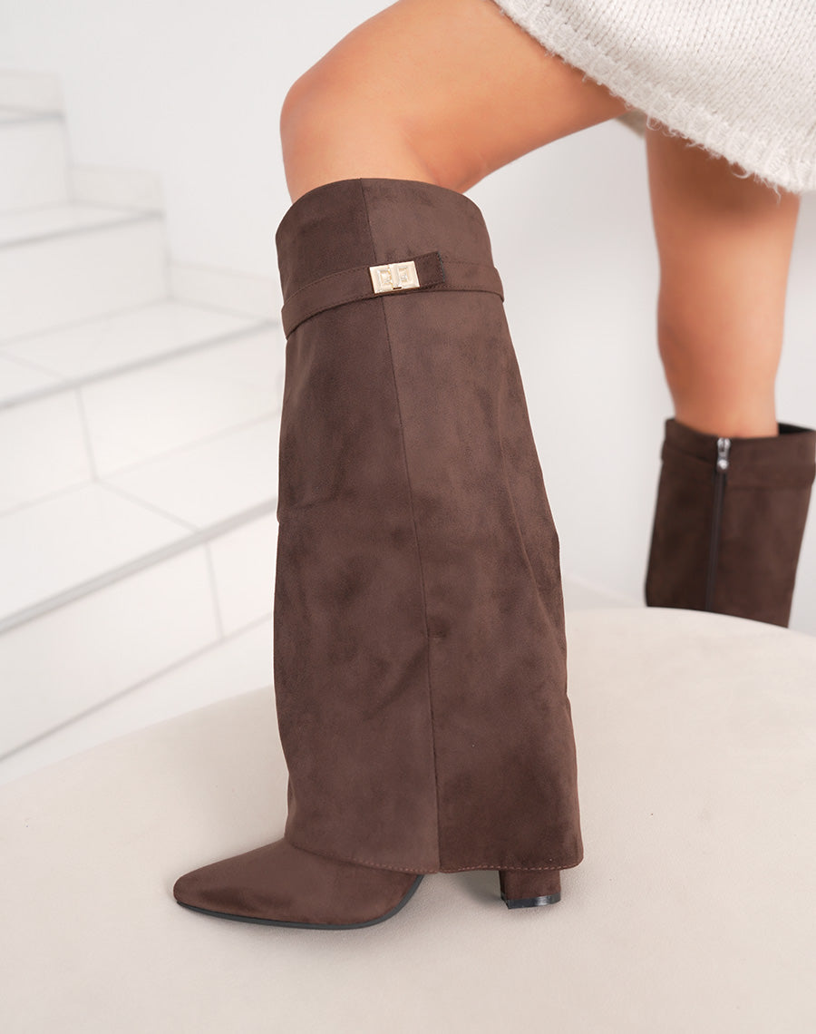Bottes femme marron en suédine chic à bout pointu avec talon épais et cadenas doré