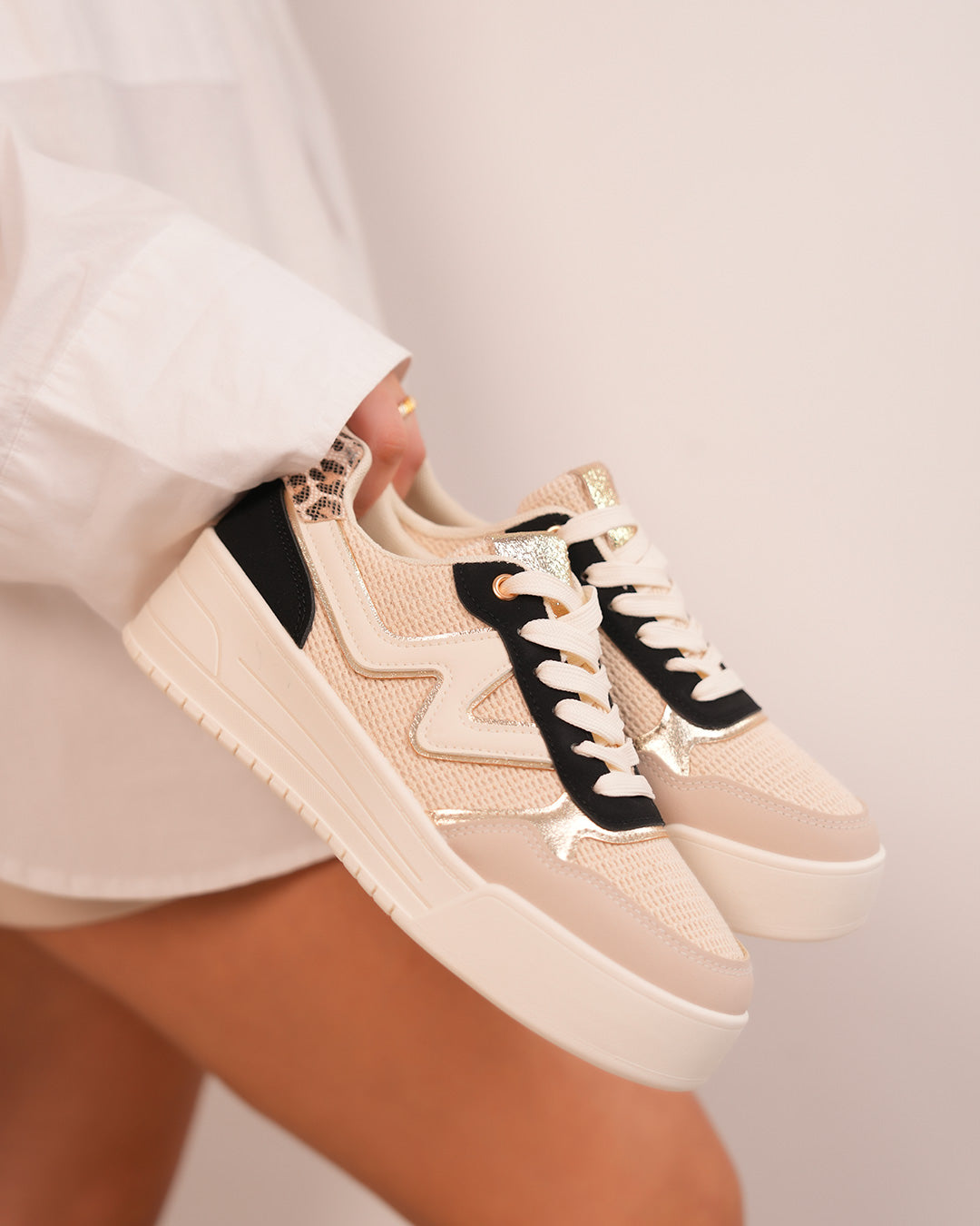 Basket Femme Beige Tissée avec Détails Dorés et Léopard