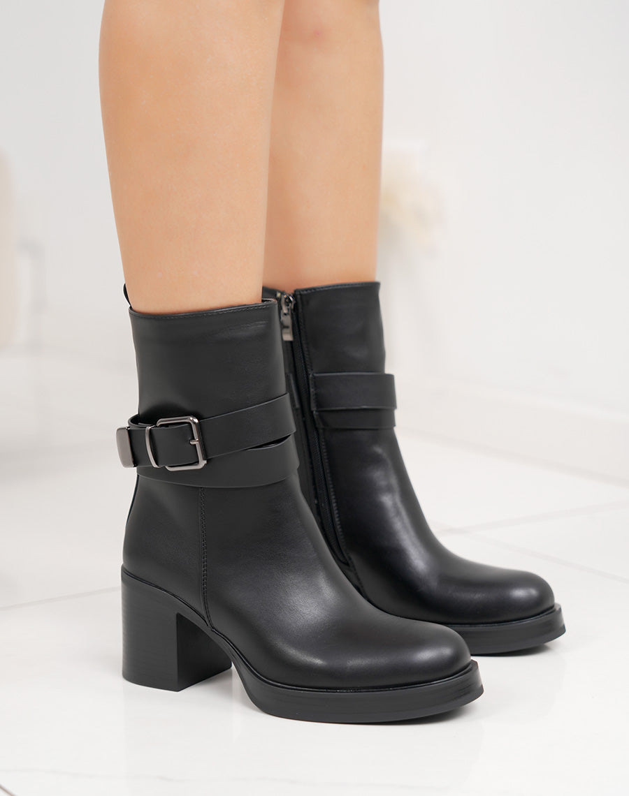 Bottines femme noires fourrées avec talon haut et double lanière à boucle