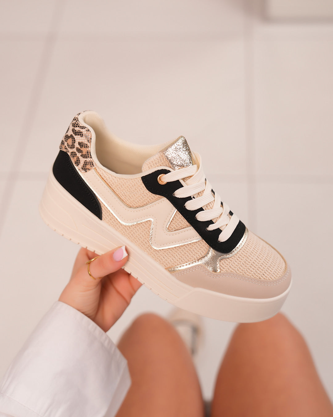 Basket Femme Beige Tissée avec Détails Dorés et Léopard