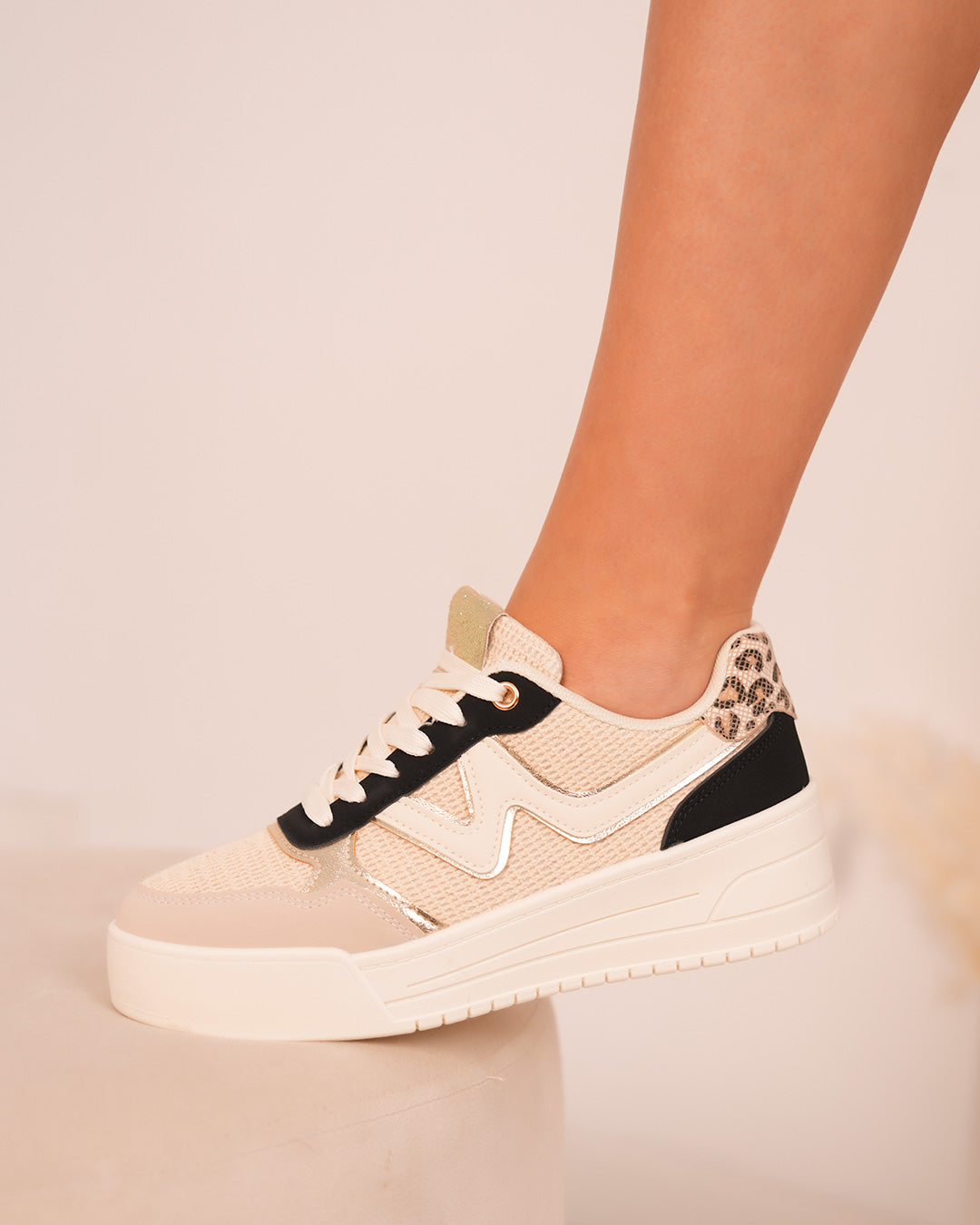 Basket Femme Beige Tissée avec Détails Dorés et Léopard