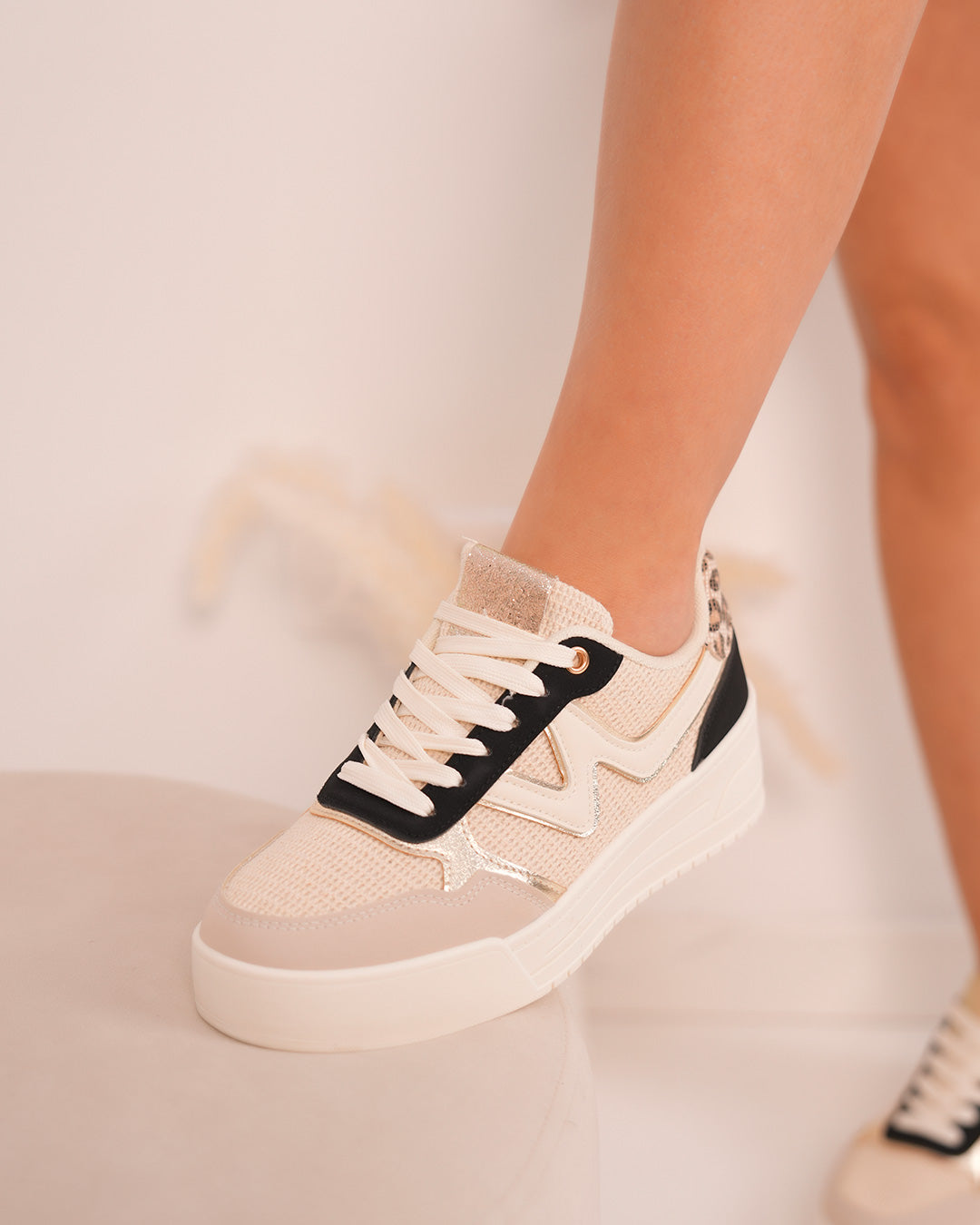 Basket Femme Beige Tissée avec Détails Dorés et Léopard