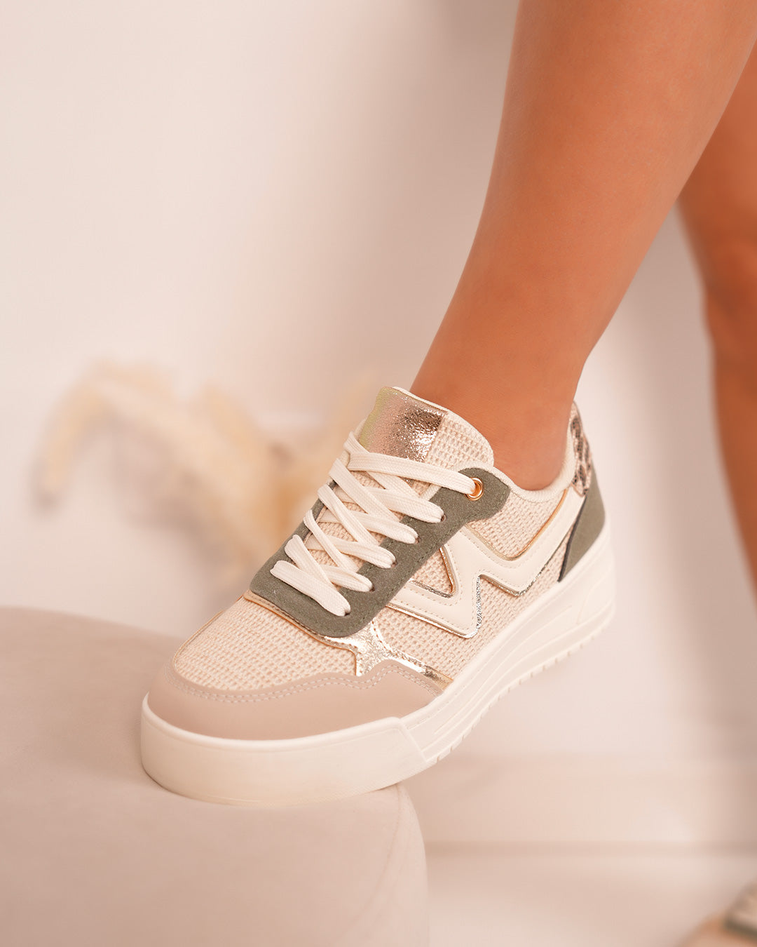 Basket Femme Beige et Vert avec Détails Dorés et Léopard