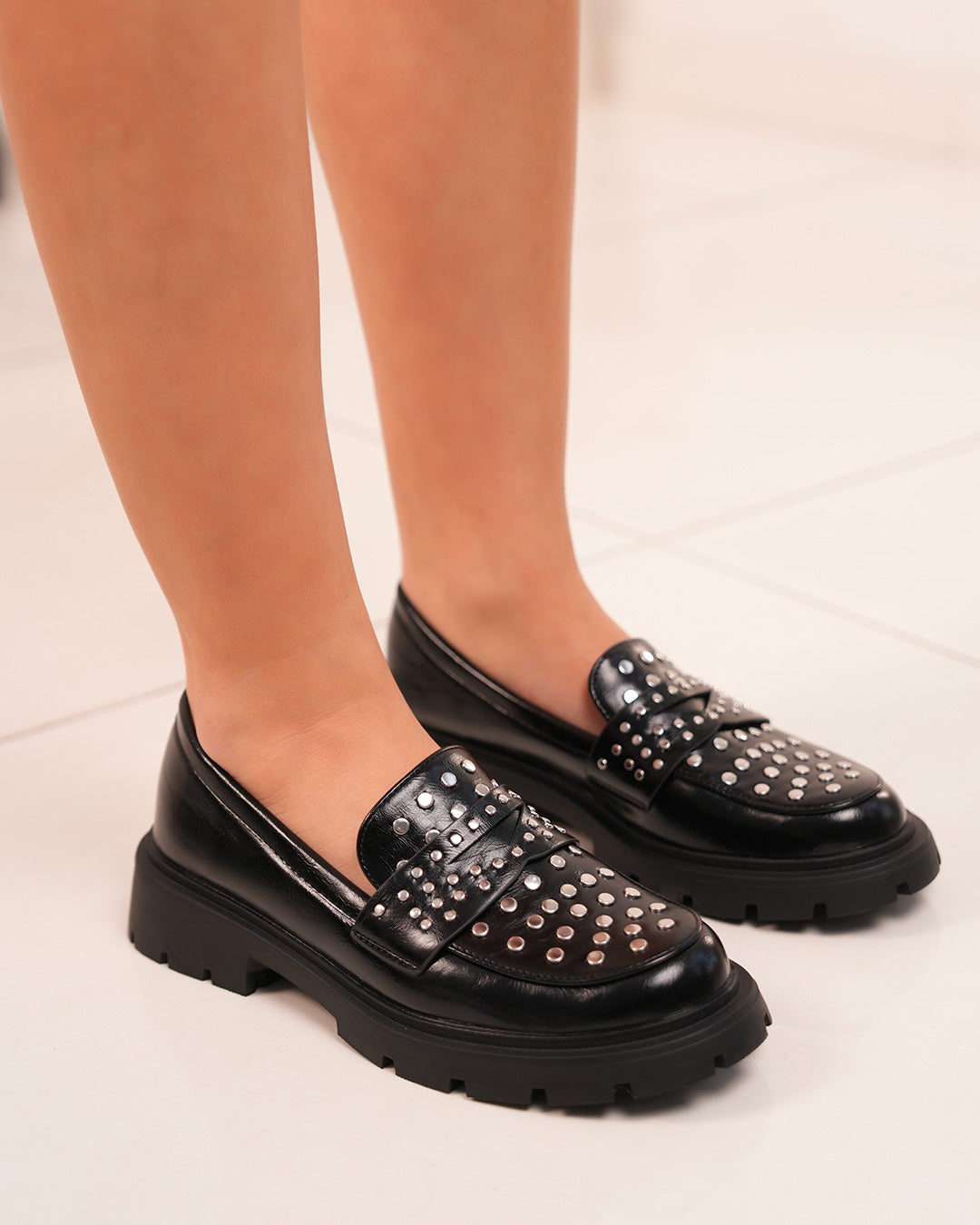 Mocassin Femme Noir à Clous Argentés et Semelle Crantée