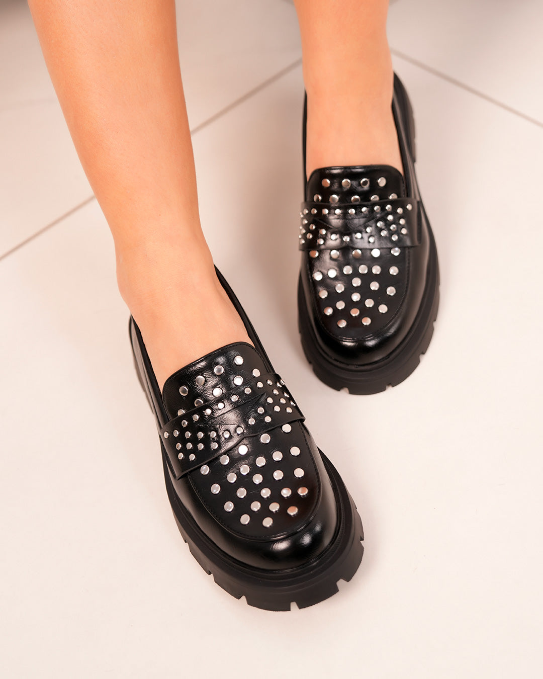 Mocassin Femme Noir à Clous Argentés et Semelle Crantée