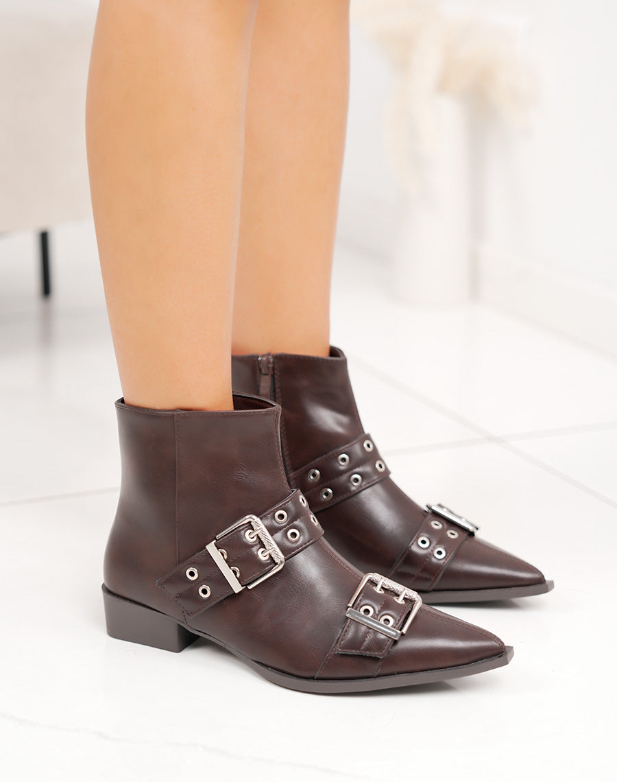 Bottines femme marron à bout pointu avec double lanière argentée intérieur fourré