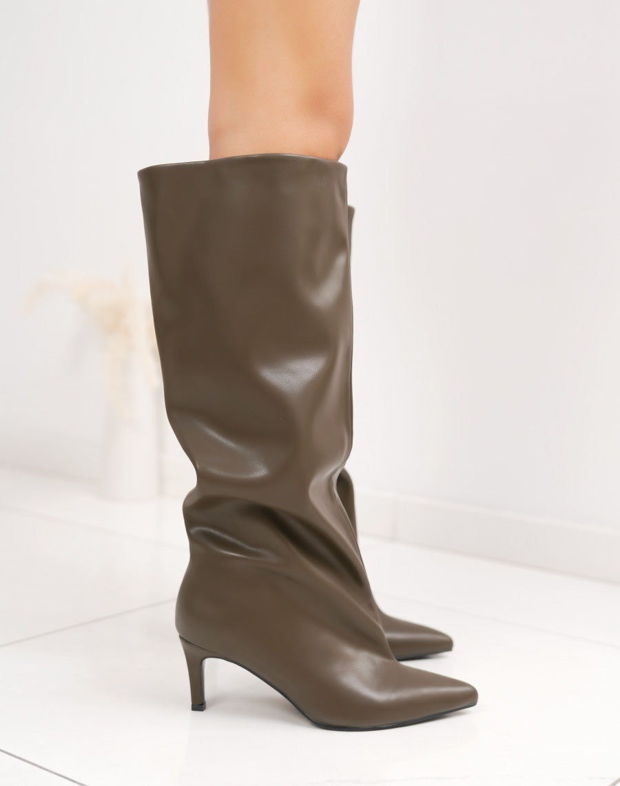 Bottes kaki olive à talon aiguille et bout pointu avec tige large