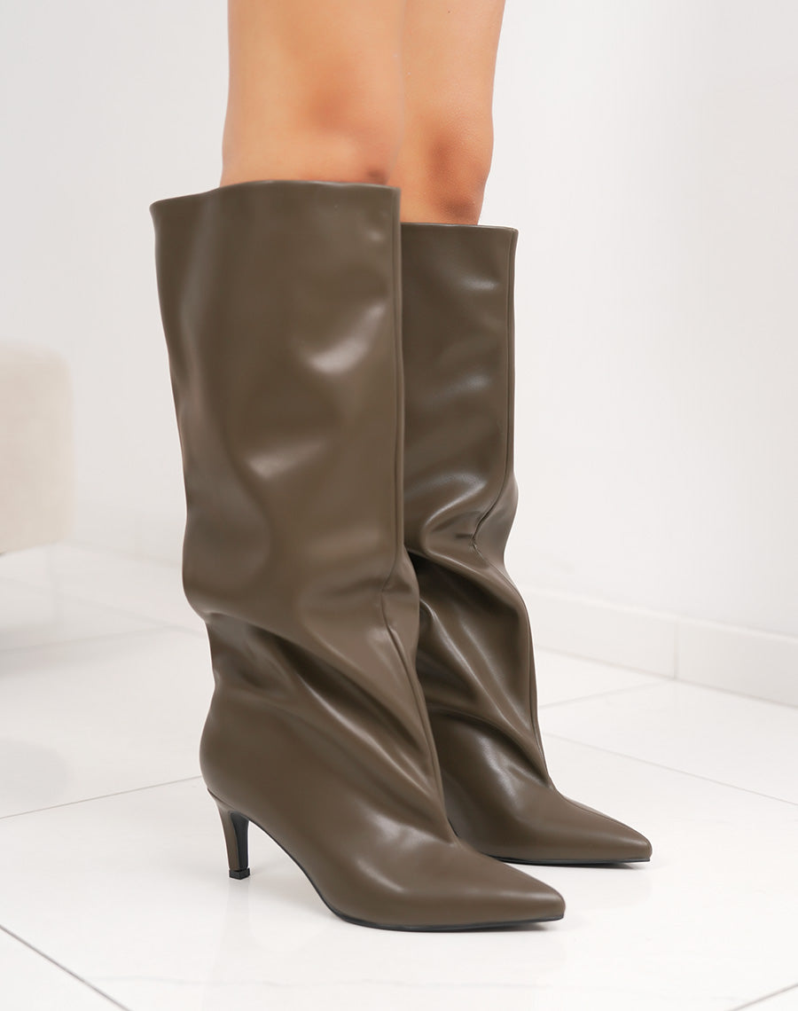 Bottes kaki olive à talon aiguille et bout pointu avec tige large