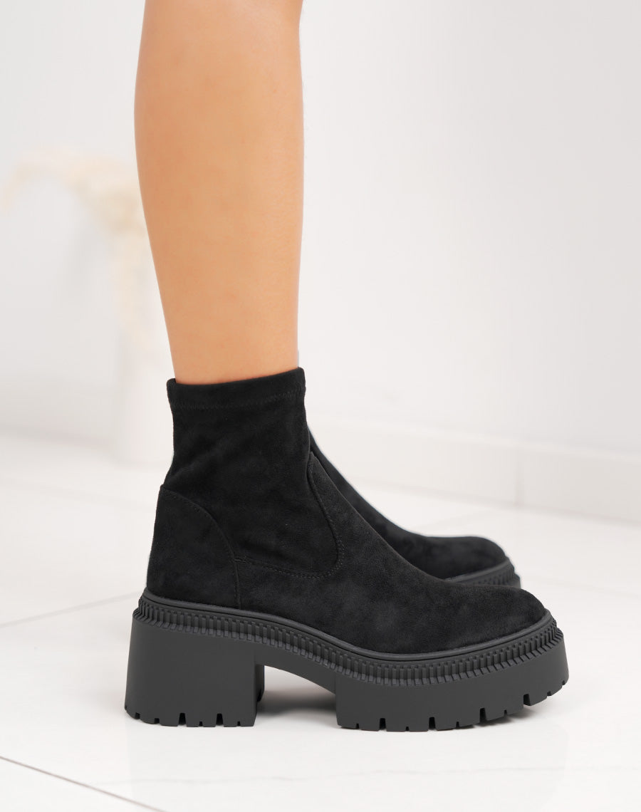 Bottines noires en suédine à plateforme et semelle crantée
