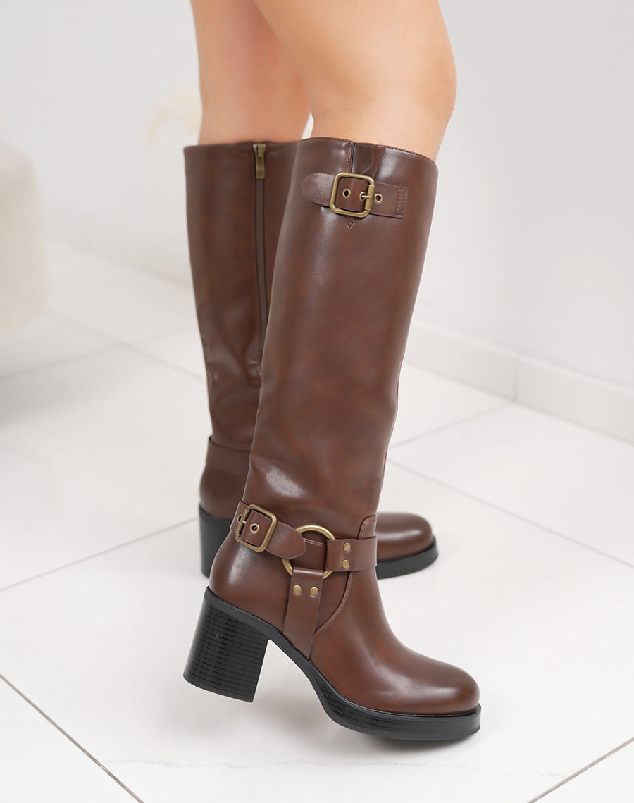 Bottes marron à sangle décorative dorée et talon épais