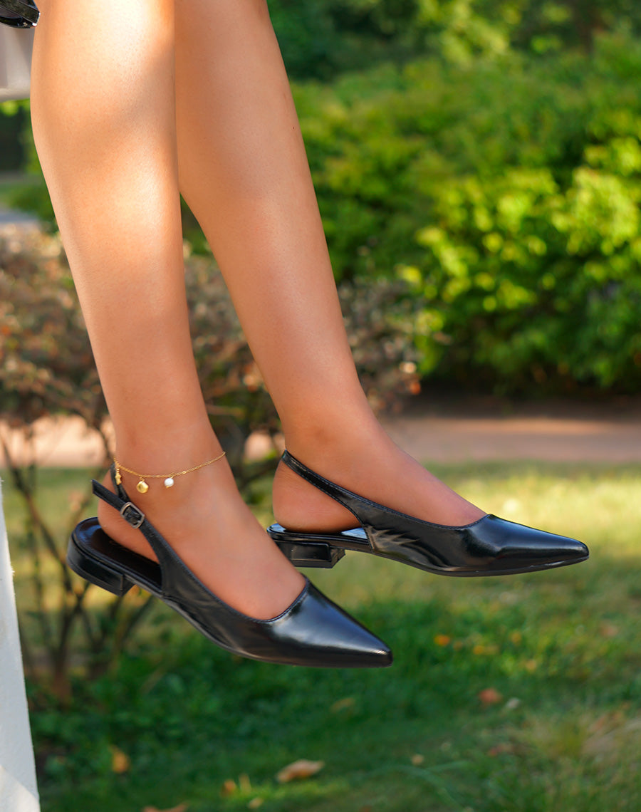 Escarpins femme noirs vernis élégants à bout pointu et bride ajustable