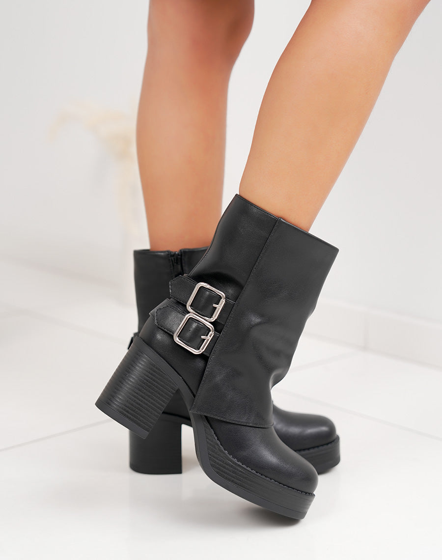 Bottines noires à revers et doubles boucles argentées avec talon carré