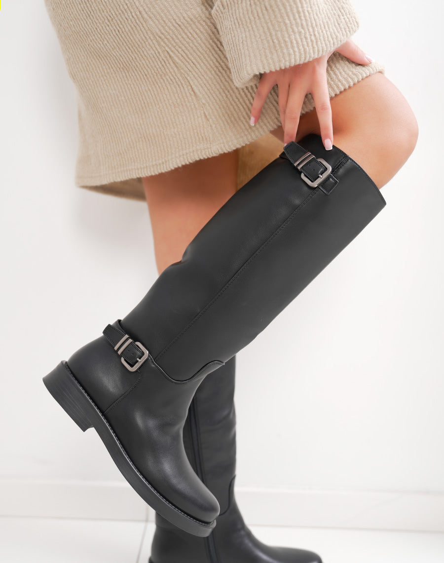 Bottes cavalières noires à sangles décoratives et talon plat