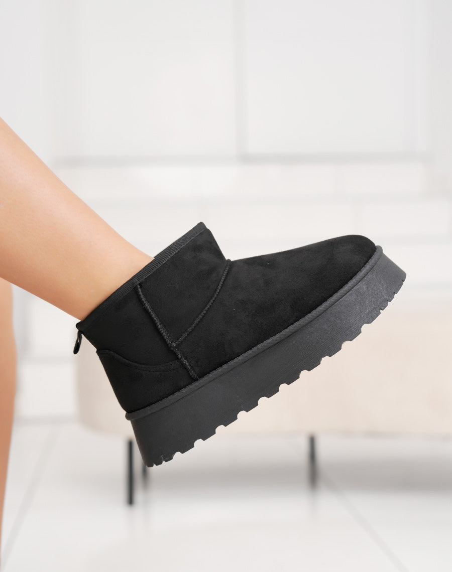 Bottines basses noires en suédine à plateforme fourrées