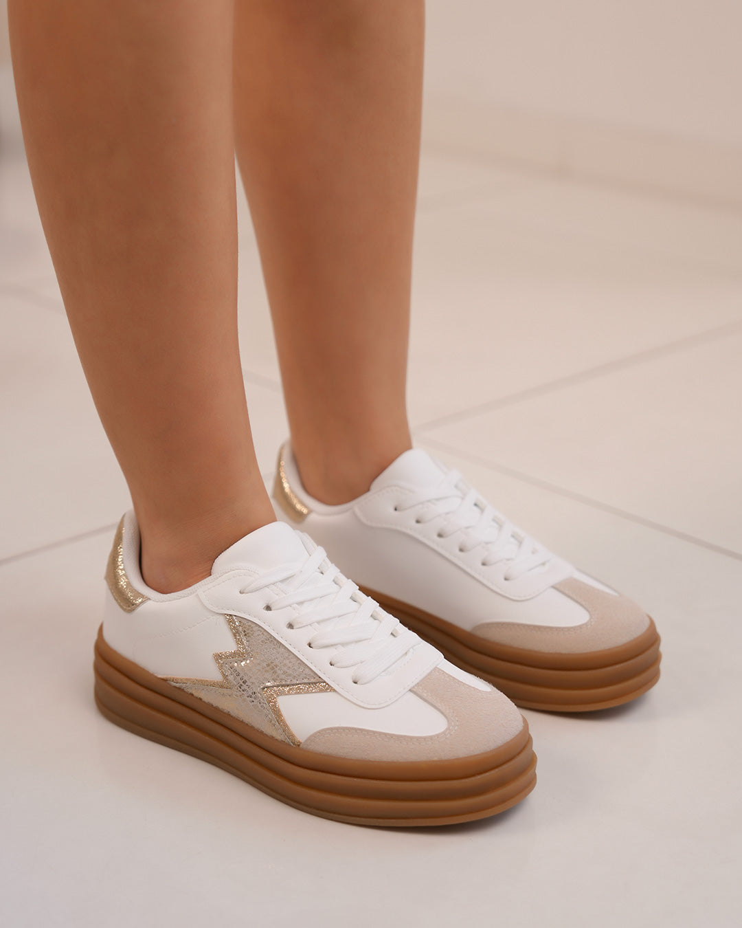 Basket femme blanche avec empiècements beige et doré pailleté