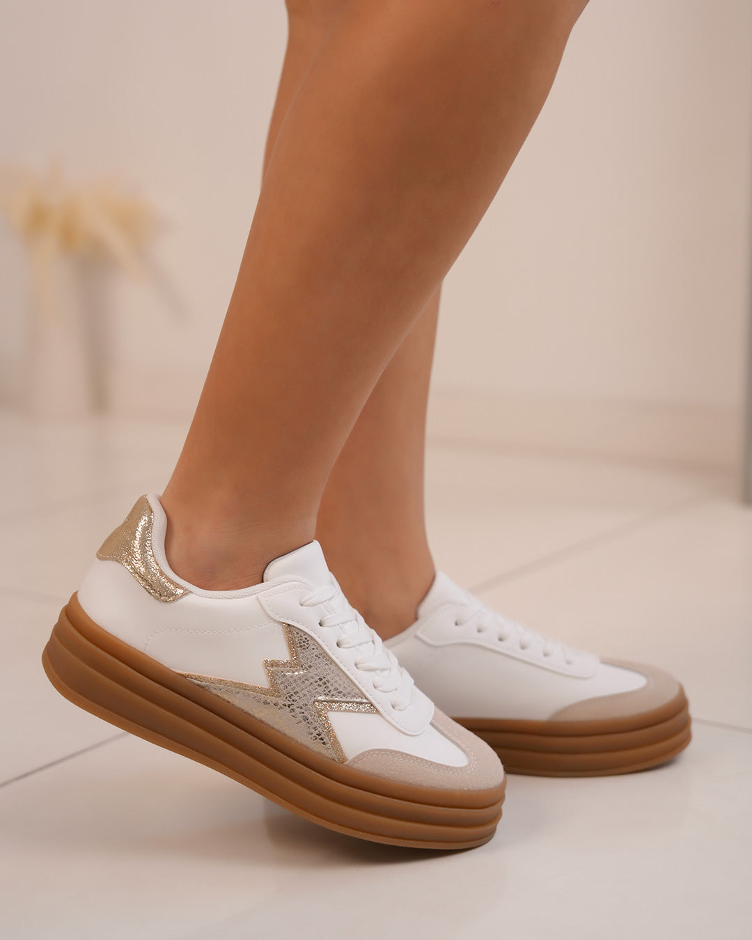 Basket femme blanche avec empiècements beige et doré pailleté