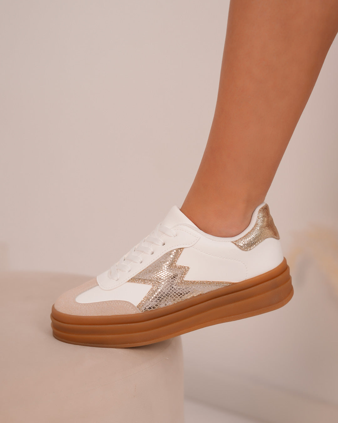 Basket femme blanche avec empiècements beige et doré pailleté