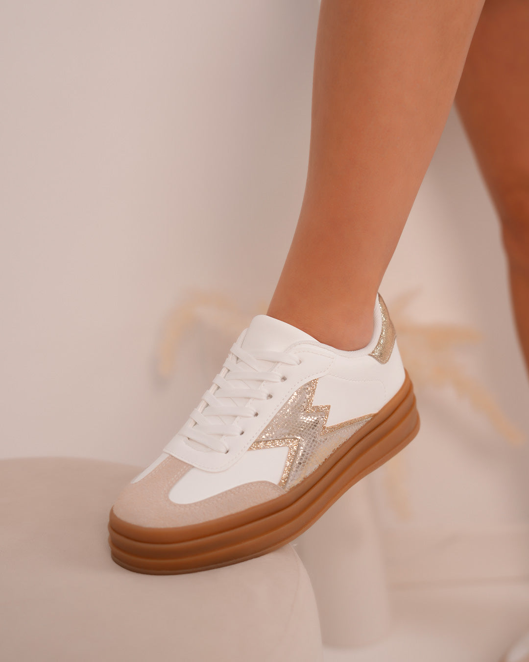 Basket femme blanche avec empiècements beige et doré pailleté