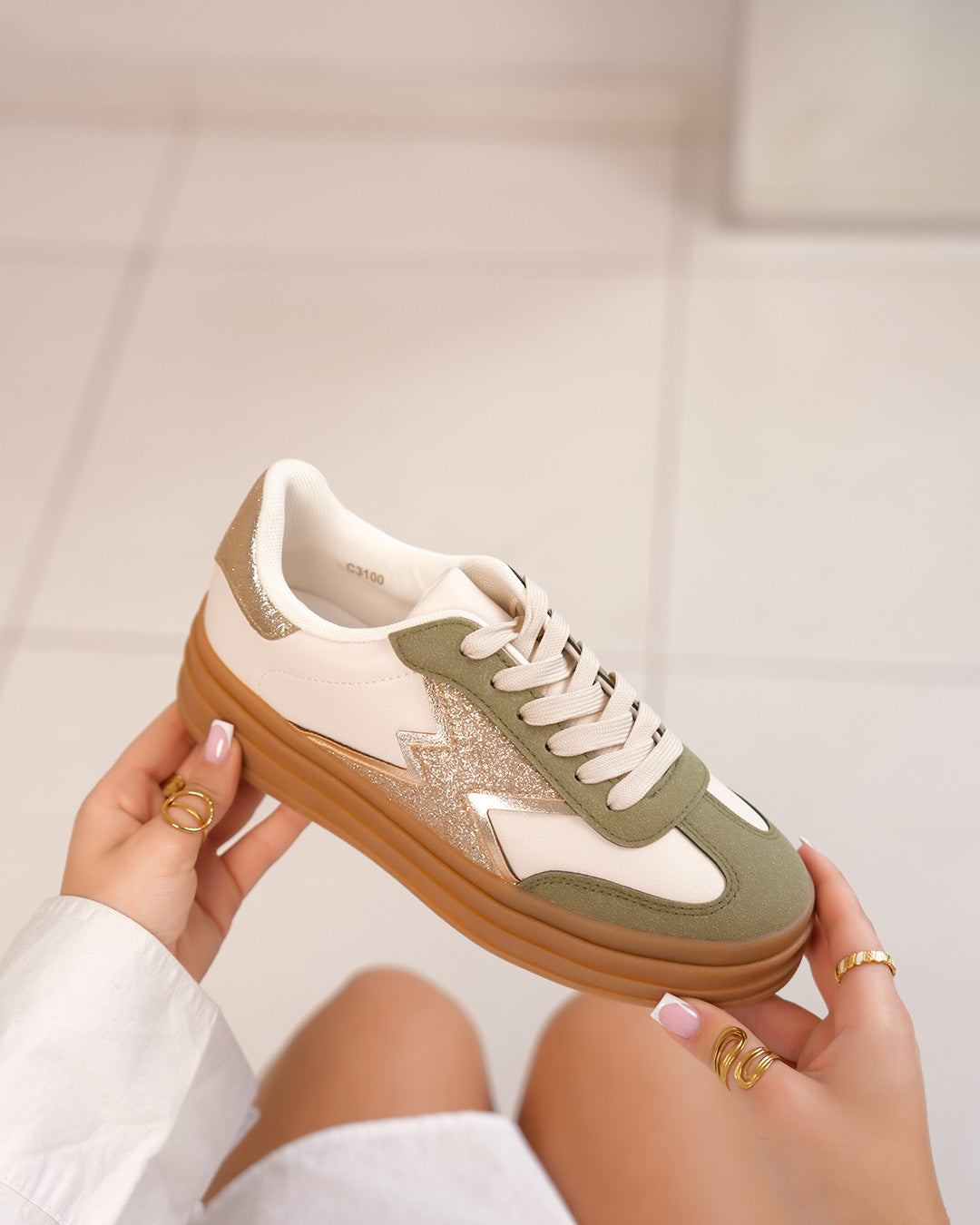 Basket femme beige avec empiècements kaki et doré pailleté