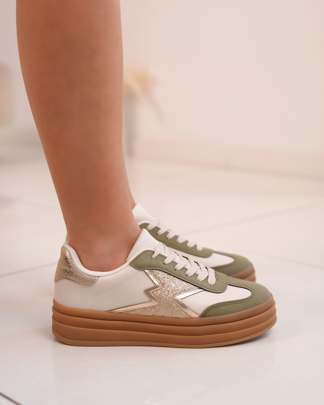 Basket femme beige avec empiècements kaki et doré pailleté