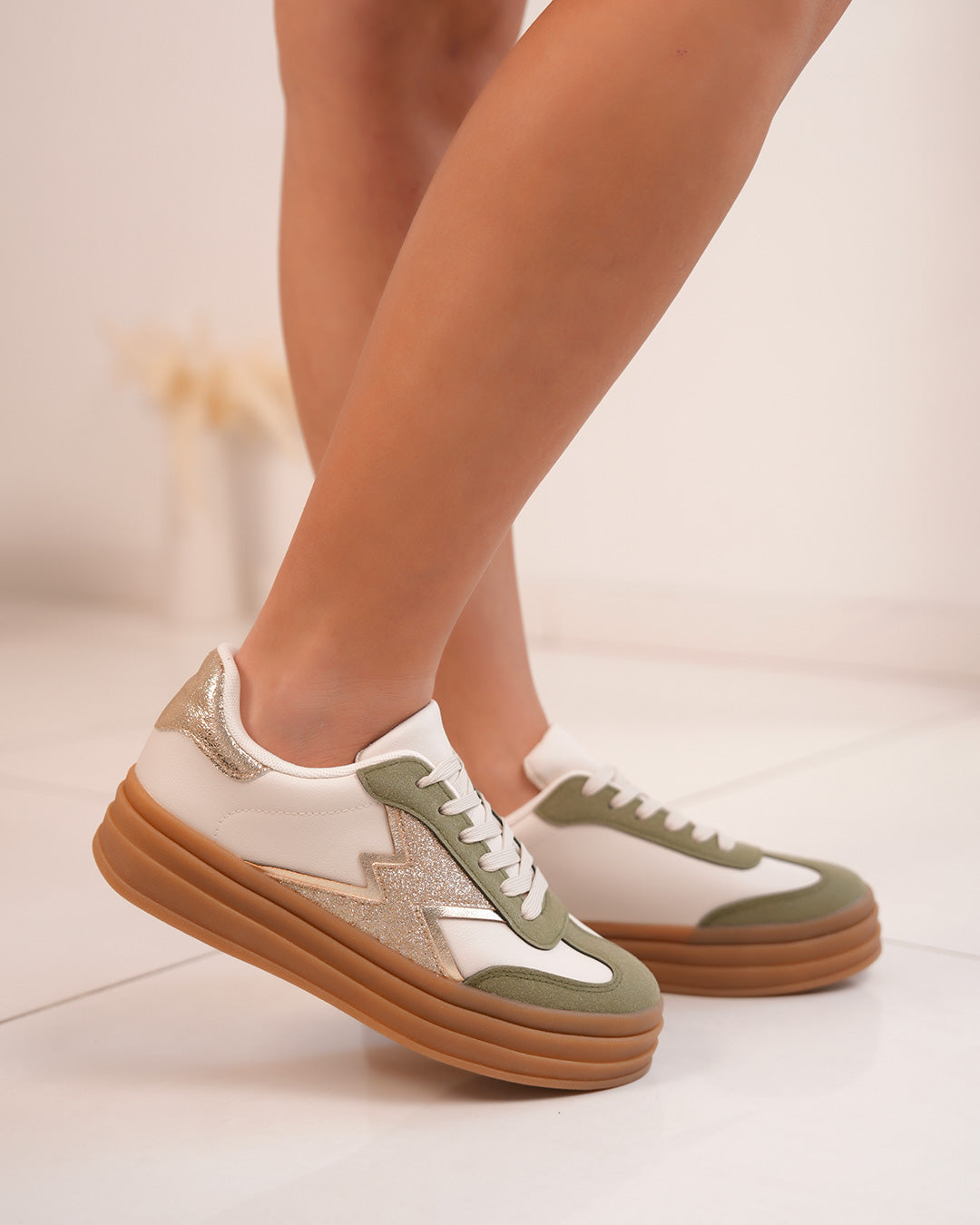 Basket femme beige avec empiècements kaki et doré pailleté