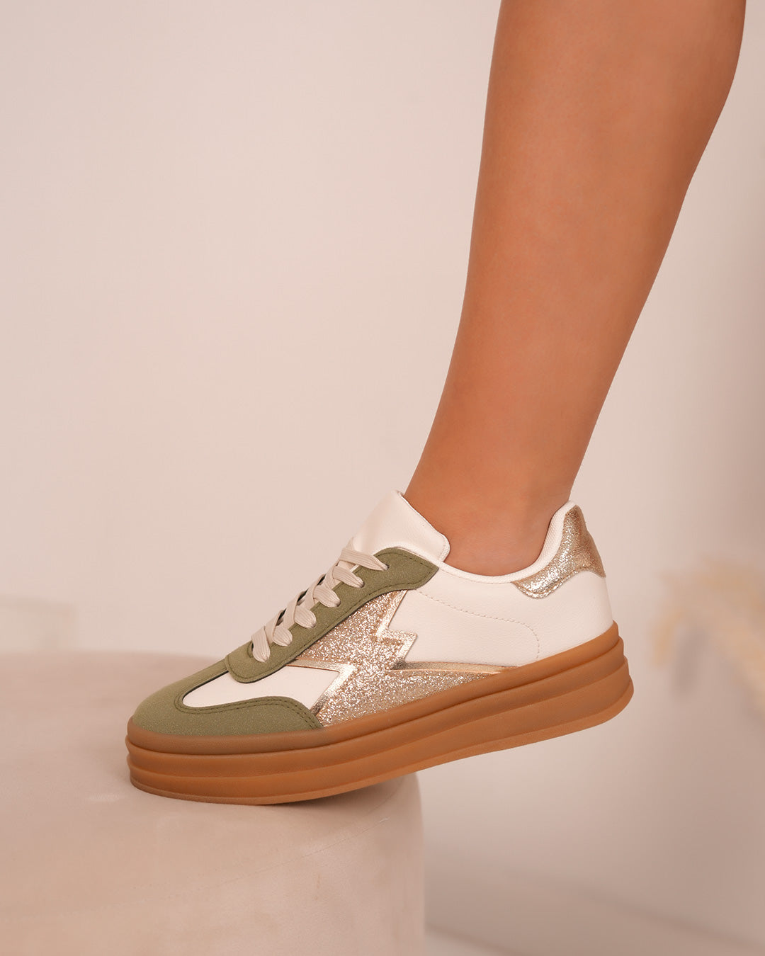 Basket femme beige avec empiècements kaki et doré pailleté